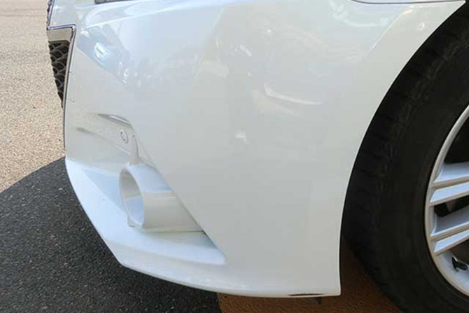 クラウン フロントバンパー 擦りキズ修理  鈑金コバック｜施工事例 